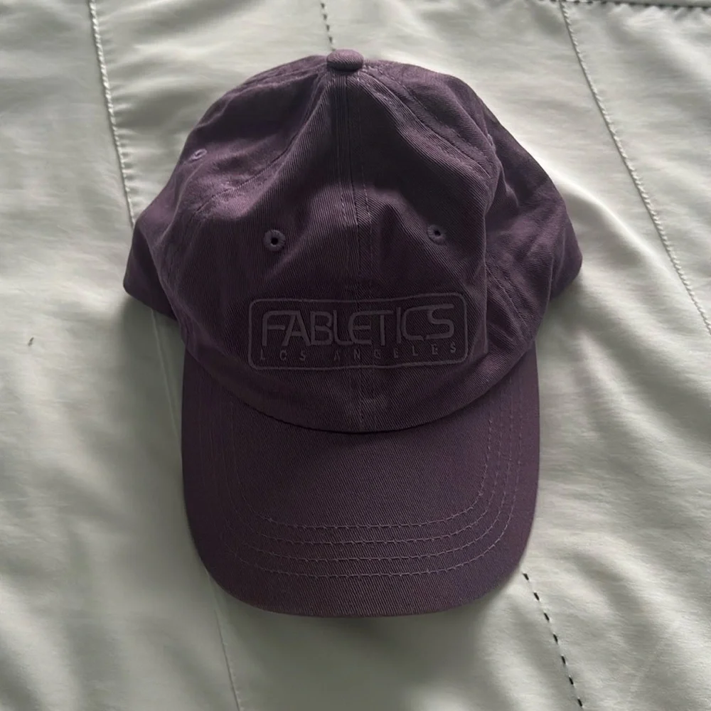fabletics hat - Picture 1 of 3